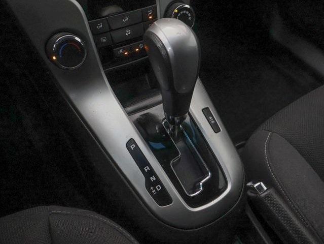 Photo of 2016 Summit White Chevrolet Cruze Limited