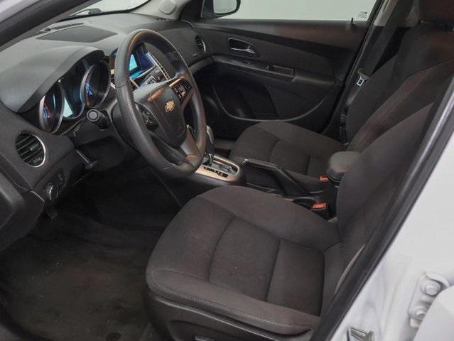 Photo of 2016 Summit White Chevrolet Cruze Limited