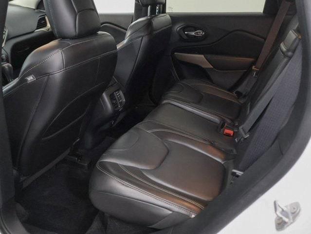 Photo of 2017 Bright White Jeep Cherokee