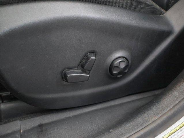 Photo of 2017 Bright White Jeep Cherokee
