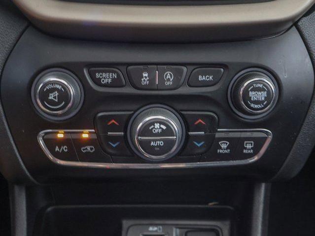 Photo of 2017 Bright White Jeep Cherokee