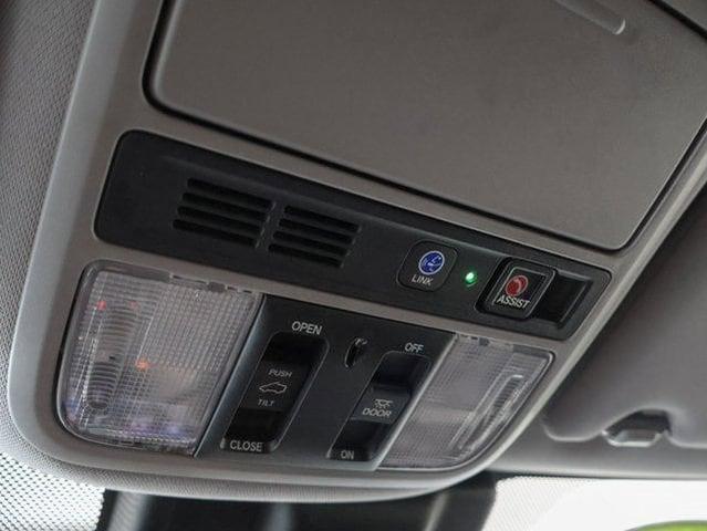Photo of 2018 White Diamond Pearl Honda Odyssey