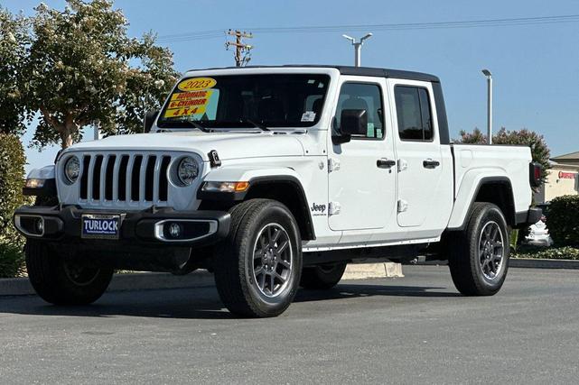 Photo of 2023 Bright White Clearcoat Jeep Gladiator