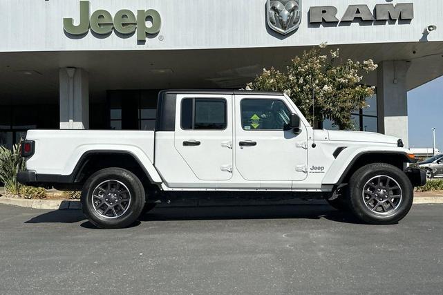 Photo of 2023 Bright White Clearcoat Jeep Gladiator