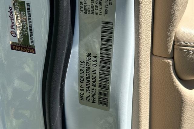 Photo of 2025 Bright White Clearcoat Jeep Grand Cherokee L