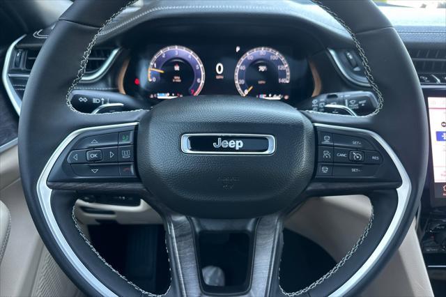 Photo of 2025 Bright White Clearcoat Jeep Grand Cherokee L