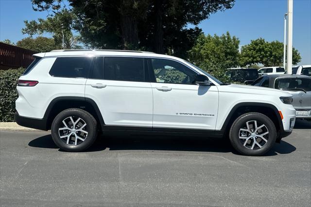 Photo of 2025 Bright White Clearcoat Jeep Grand Cherokee L