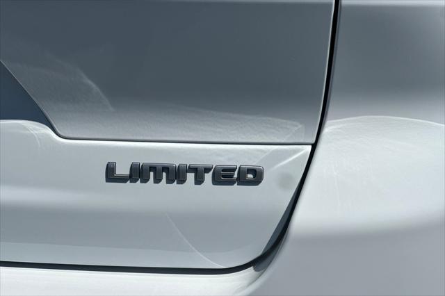 Photo of 2025 Bright White Clearcoat Jeep Grand Cherokee L