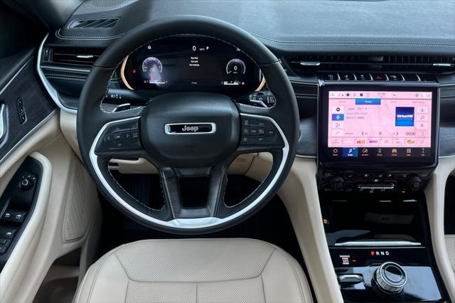 Photo of 2025 Bright White Clearcoat Jeep Grand Cherokee L