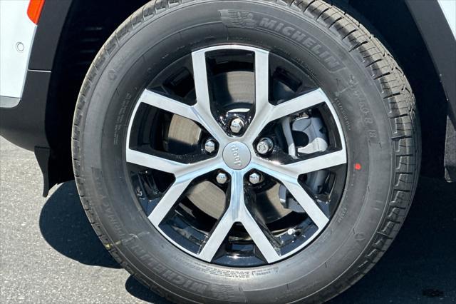 Photo of 2025 Bright White Clearcoat Jeep Grand Cherokee L