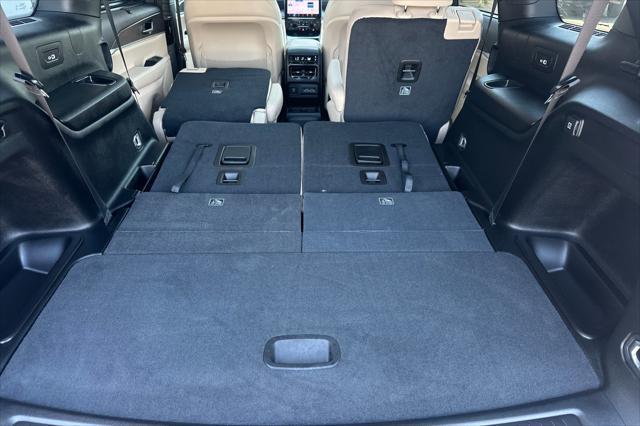 Photo of 2025 Bright White Clearcoat Jeep Grand Cherokee L