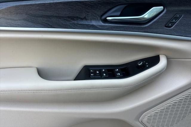 Photo of 2025 Bright White Clearcoat Jeep Grand Cherokee L