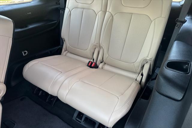 Photo of 2025 Bright White Clearcoat Jeep Grand Cherokee L