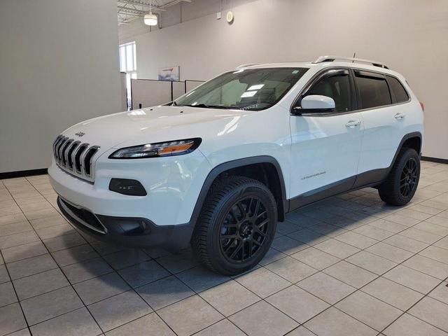 Photo of 2018 Bright White Clearcoat Jeep Cherokee
