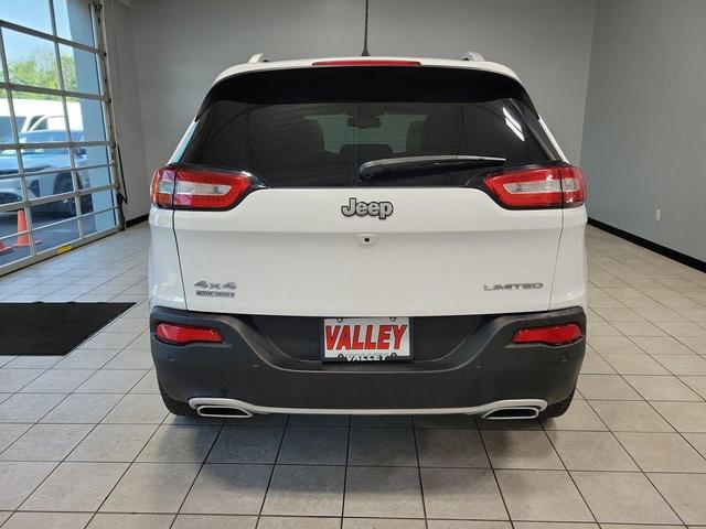 Photo of 2018 Bright White Clearcoat Jeep Cherokee