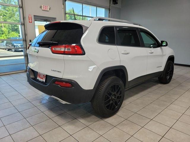 Photo of 2018 Bright White Clearcoat Jeep Cherokee