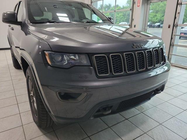Photo of 2016 Granite Crystal Clearcoat Metallic Jeep Grand Cherokee