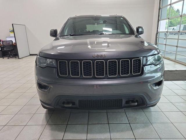 Photo of 2016 Granite Crystal Clearcoat Metallic Jeep Grand Cherokee