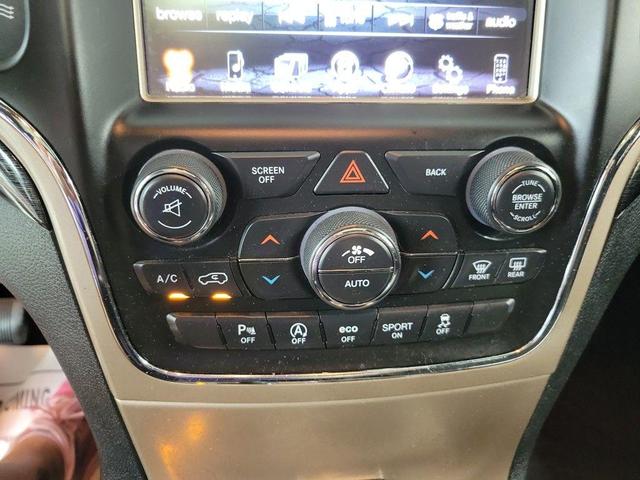 Photo of 2016 Granite Crystal Clearcoat Metallic Jeep Grand Cherokee