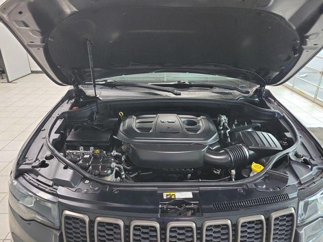 Photo of 2016 Granite Crystal Clearcoat Metallic Jeep Grand Cherokee