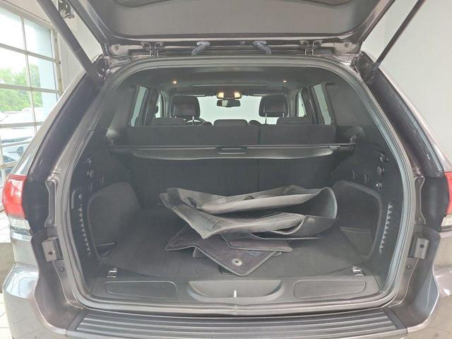 Photo of 2016 Granite Crystal Clearcoat Metallic Jeep Grand Cherokee