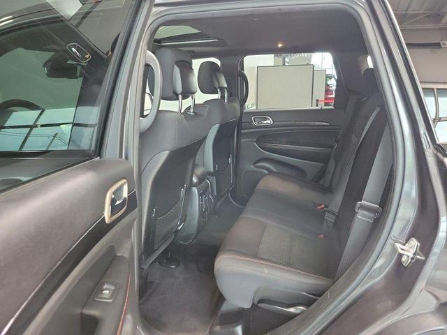 Photo of 2016 Granite Crystal Clearcoat Metallic Jeep Grand Cherokee