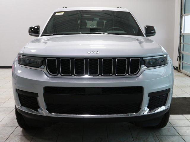 Photo of 2025 Silver Zynith Jeep Grand Cherokee L