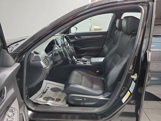 Photo of 2018 Crystal Black Pearl Honda Accord
