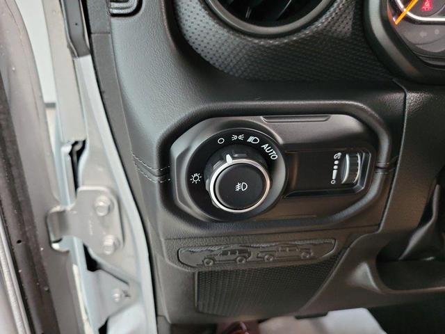 Photo of 2024 Silver Zynith Clearcoat Jeep Wrangler