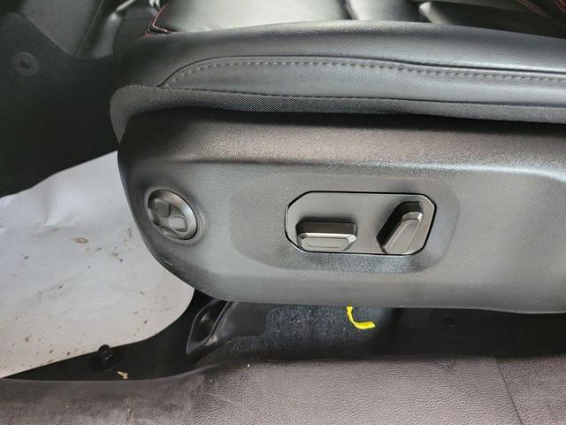 Photo of 2024 Silver Zynith Clearcoat Jeep Wrangler