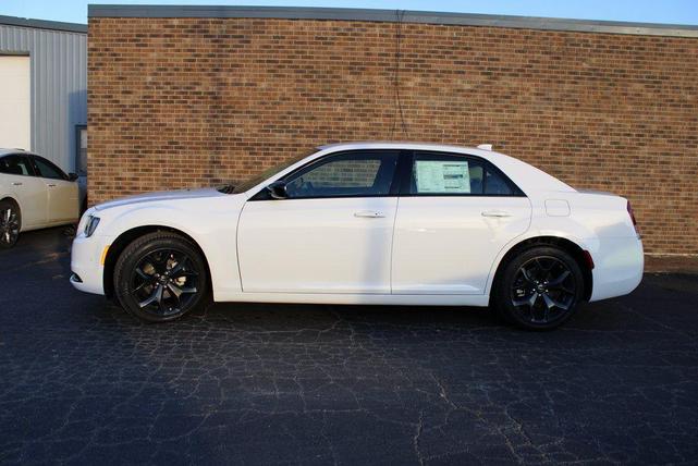Photo of 2023 Bright White Clearcoat Chrysler 300