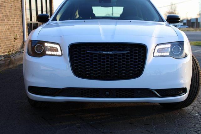 Photo of 2023 Bright White Clearcoat Chrysler 300