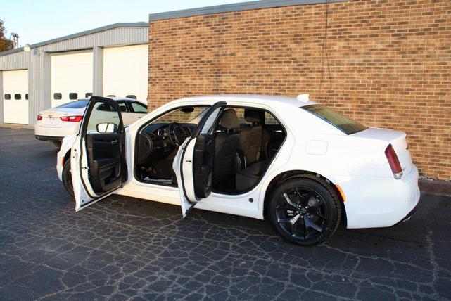 Photo of 2023 Bright White Clearcoat Chrysler 300