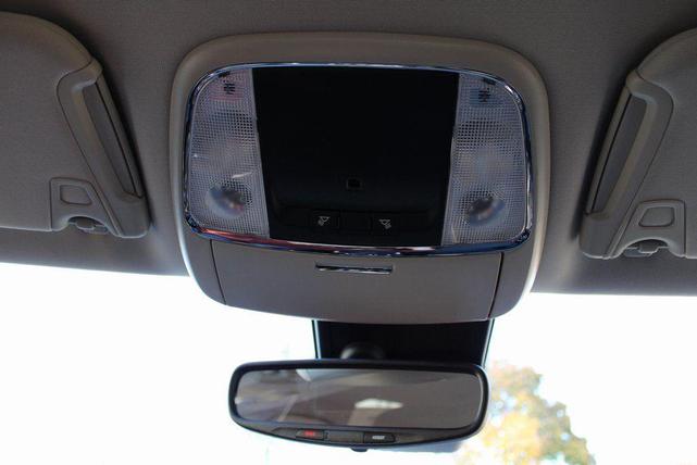Photo of 2023 Bright White Clearcoat Chrysler 300