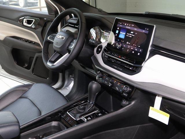 Photo of 2025 Silver Zynith Jeep Compass