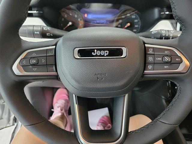 Photo of 2025 Silver Zynith Jeep Compass