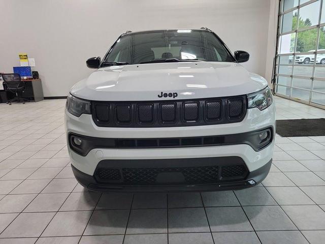 Photo of 2022 Bright White Clearcoat Jeep Compass