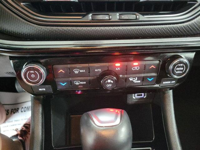 Photo of 2022 Bright White Clearcoat Jeep Compass
