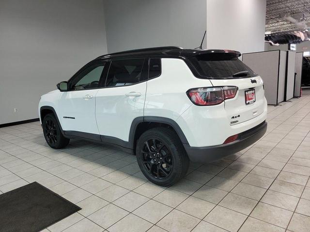 Photo of 2022 Bright White Clearcoat Jeep Compass