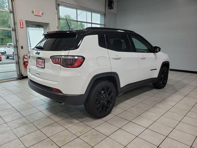 Photo of 2022 Bright White Clearcoat Jeep Compass