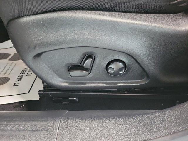 Photo of 2022 Bright White Clearcoat Jeep Compass