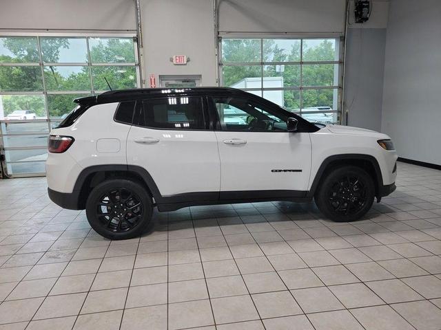 Photo of 2022 Bright White Clearcoat Jeep Compass