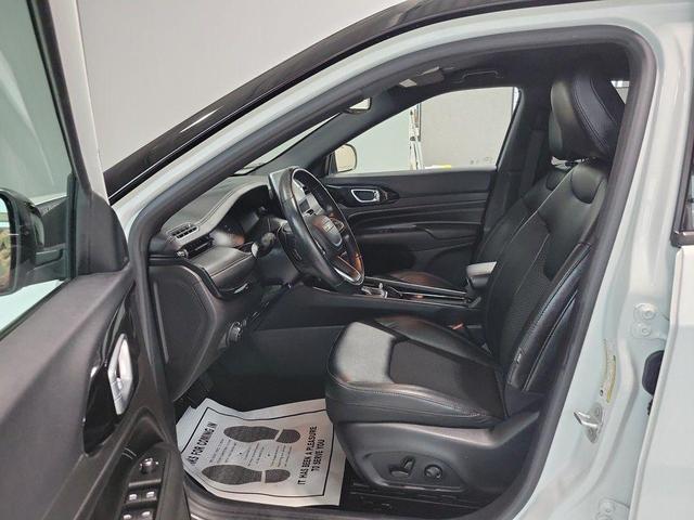 Photo of 2022 Bright White Clearcoat Jeep Compass