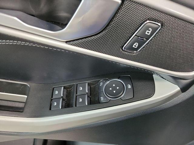Photo of 2021 Agate Black Metallic Ford Explorer