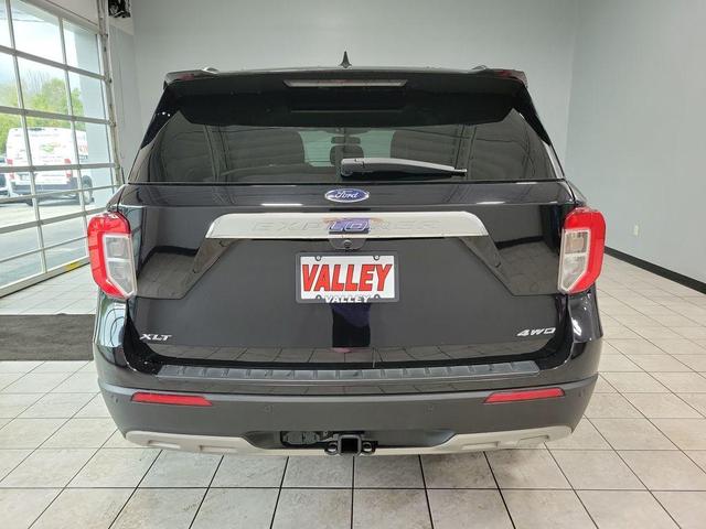 Photo of 2021 Agate Black Metallic Ford Explorer