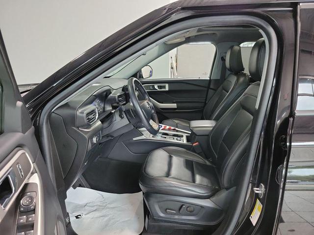 Photo of 2021 Agate Black Metallic Ford Explorer