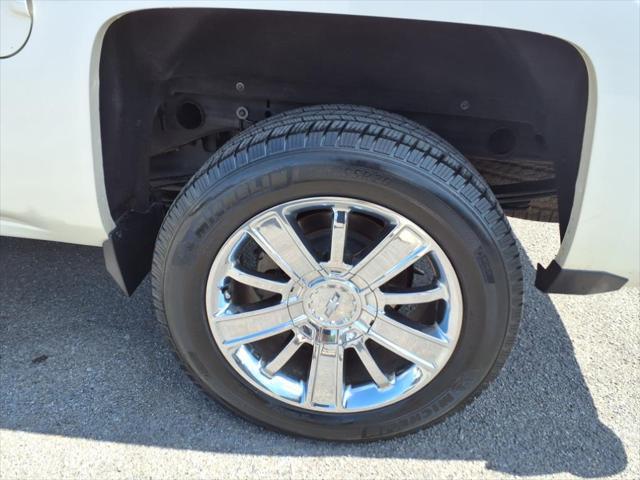 Photo of 2015 White Diamond Tricoat Chevrolet Silverado 1500