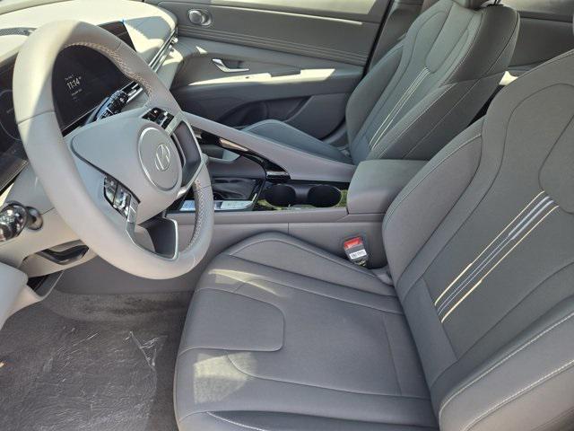Photo of 2025 White Hyundai ELANTRA HEV