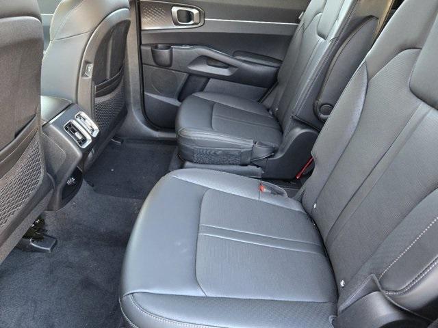 Photo of 2025 Ebony Black Kia Sorento