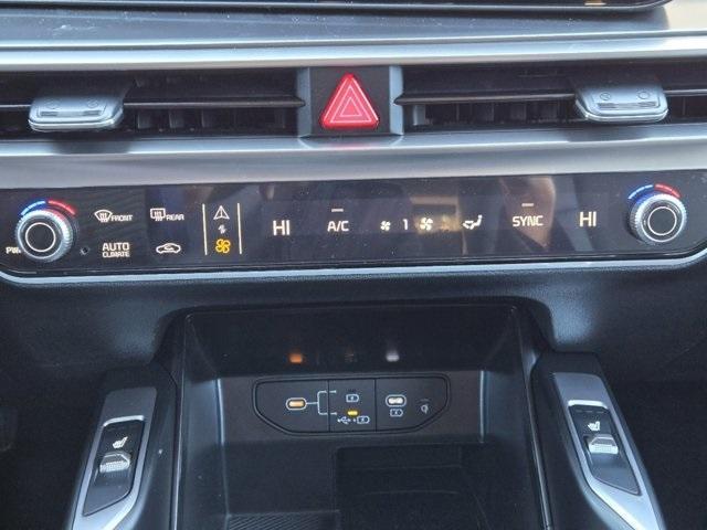 Photo of 2025 Ebony Black Kia Sorento